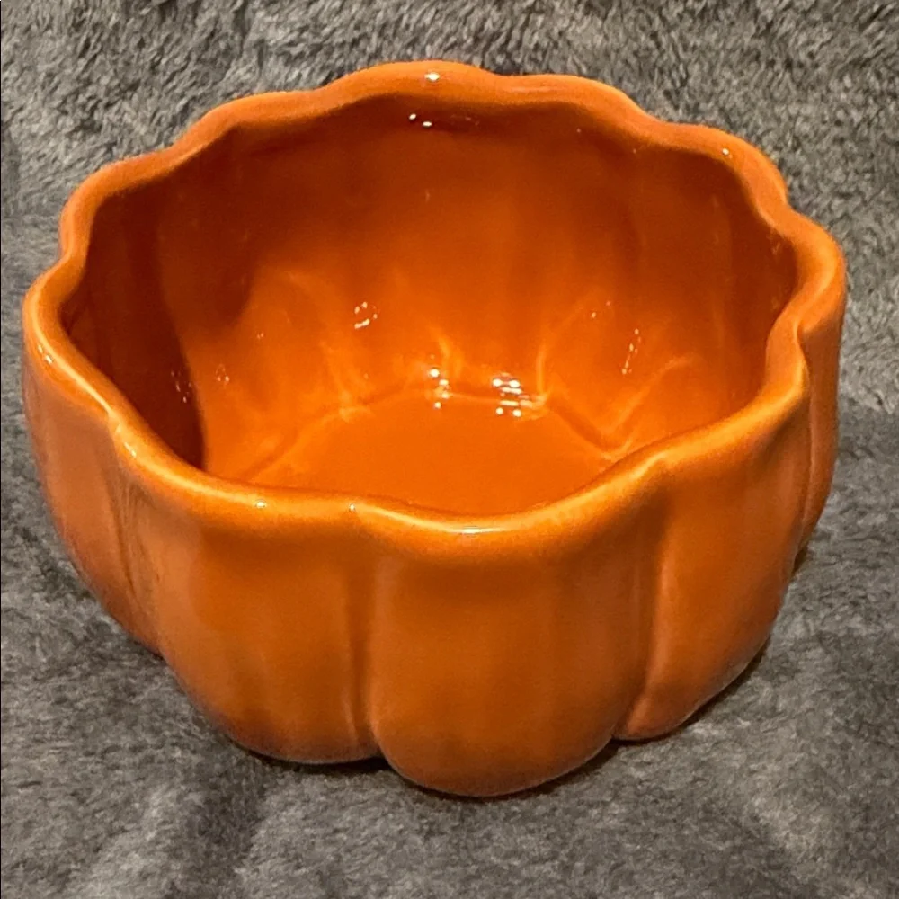 Set of 2 Pottery Barn Pumpkin Snack ORANGE bowl dishes Halloween